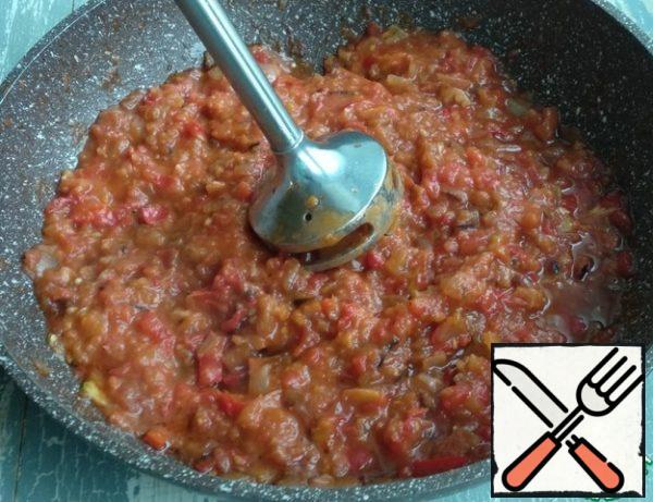 If desired, the sauce can be crushed with a blender until smooth, I crushed it so that small pieces remain.