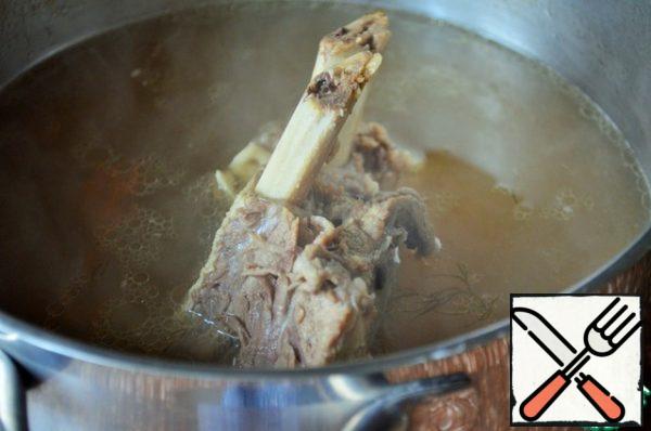 Cook the broth on the beef ribs. Get the meat and strain the broth.