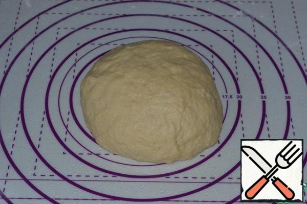 Mix flour with yeast. Add warm milk, sugar, salt and egg.
Knead until smooth, at the end of the batch add the melted and cooled butter.
Cover the dishes with the dough with a film or towel, send them to a warm place for 1.5 hours.