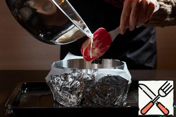 Pour the dough into a 16 cm diameter ring.