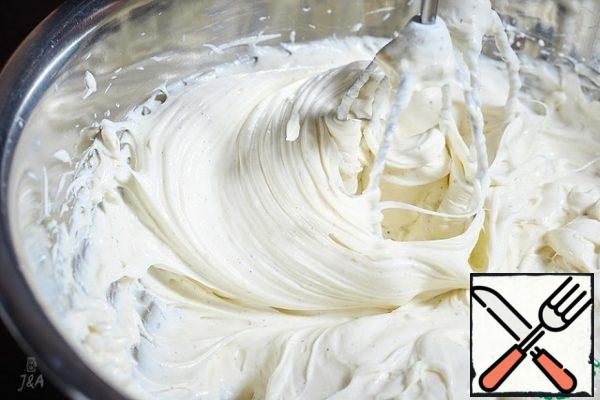 Before use, allow to warm up on the table and beat on medium speed until the consistency of soft butter. The resulting amount is enough to assemble the cake. If you want them to even out, then you just need to double the amount of ingredients.