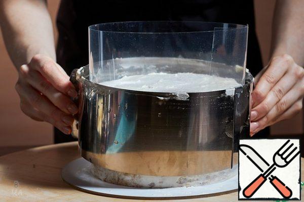 Wrap with acetate film, tighten with a ring. Let stand overnight in the refrigerator.