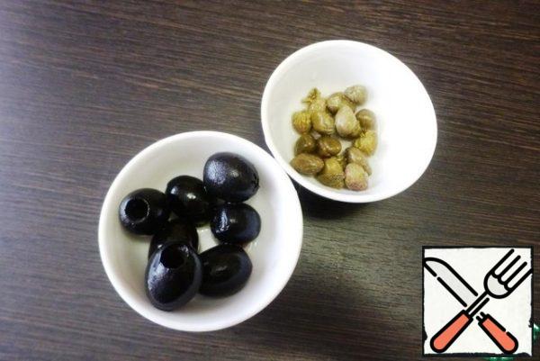 Prepare olives and capers.