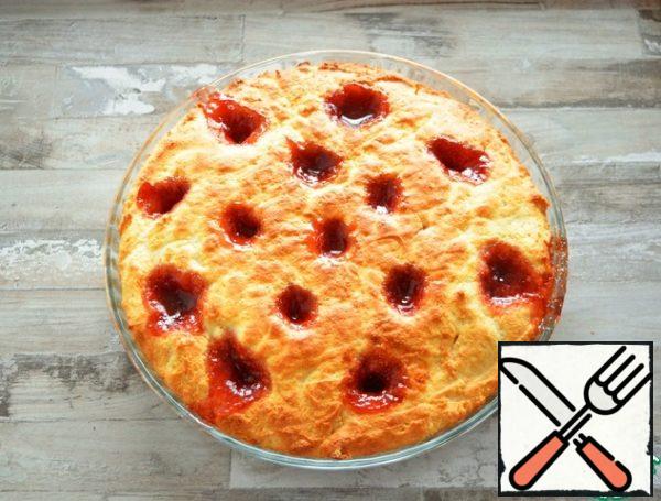 Bake the pie at t=140-150°With as long as it is not a good rise (about 30 minutes).
Then increase t to 180°C and bake the pie until tender, about 15 minutes more (check with a toothpick).