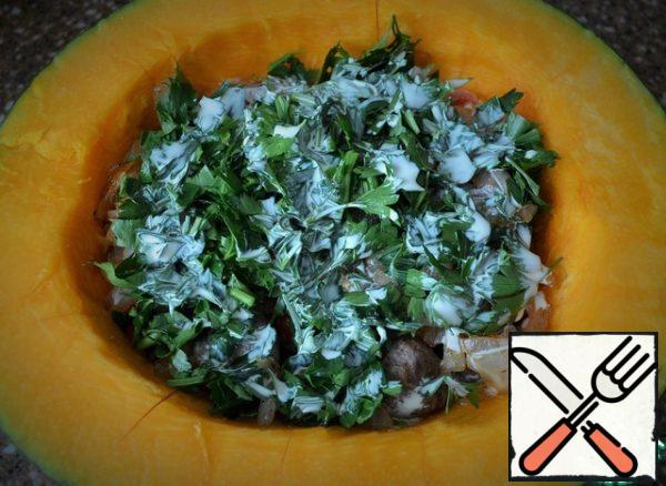 Fry the remaining onion, chop the washed parsley, add everything to the pumpkin. Pour in the cream. Cover with foil and send to the oven, 35-45 minutes 200 degrees, until the pumpkin is soft.