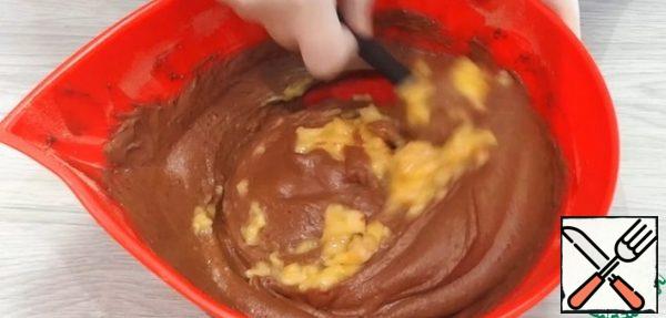 Add the banana mass to the dough and mix gently.
