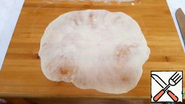 Fold the envelope. This is what we do with all the pieces of dough.