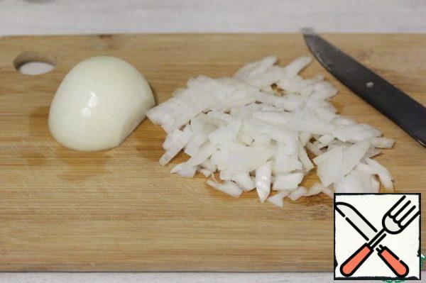 Finely chop the onion.