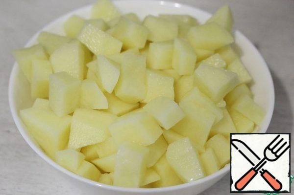 Peel the potatoes and cut them into small pieces.