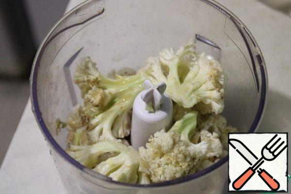 Parse the cauliflower into inflorescences and pass it through a blender.
