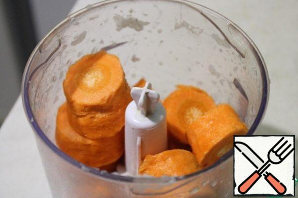 Slice the carrots and pass them through a blender.