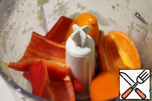 Peel the pepper from the seeds and also pass through a blender.