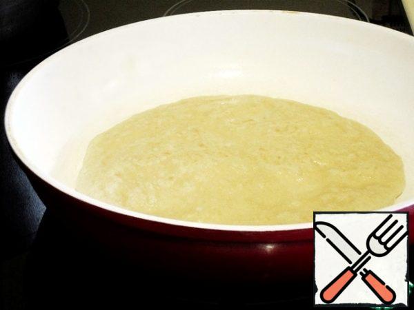 Heat the pan well, pour in a little vegetable oil, just cover the bottom. Lower the dough to the hot oil. It is necessary to "burn" it a little and immediately turn it over.