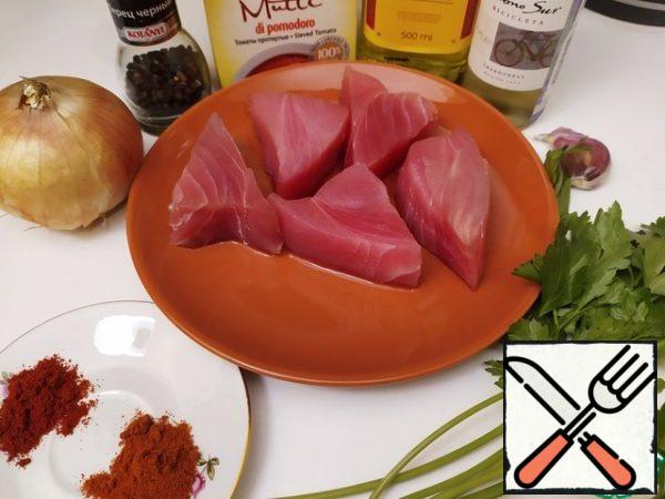 Pre-defrost the steaks. I took a few because they were small.

Paprika can be taken just sweet, or you can make a mix with smoked.
