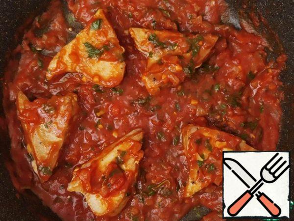 Cover them with the sauce, heat and remove from the heat.