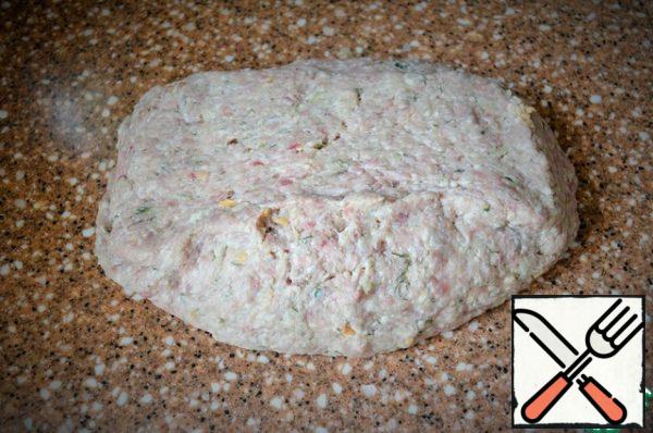 Add salt, knead and beat off the minced meat.