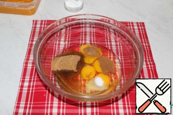 Add sugar, salt, cinnamon and nutmeg to the eggs. Stir.