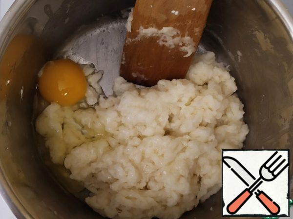 Add the egg and mix it into the dough.