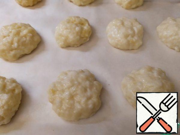 Moisten your hands with water and make balls. Put them on a baking sheet. Bake for 15-20 minutes, at 180 degrees, until Golden brown.