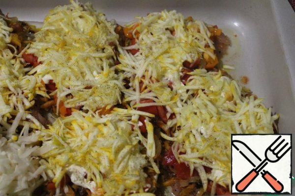 Grate the zucchini and put it on top of the tomatoes, with a little mayonnaise on top.