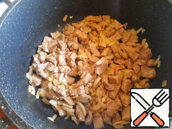Fry over medium heat until the onion is transparent.