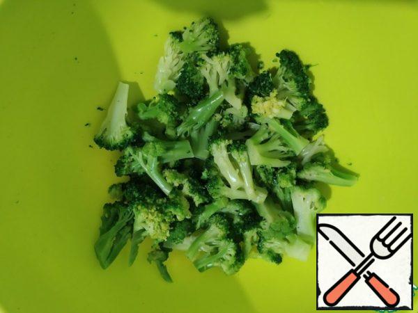 Separate the broccoli into small florets.