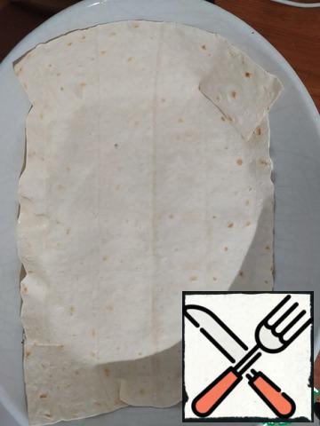 Lay the pita bread so that its edges cover the sides of the mold.