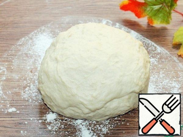 Dust the countertop with flour and spread the dough. Knead and collect in a bun.