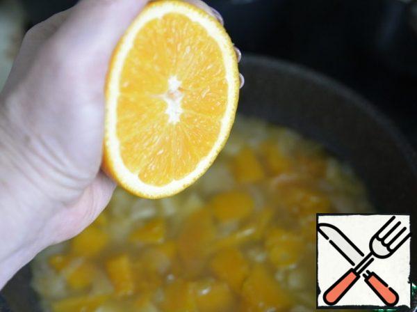 Squeeze out the juice of half an orange.