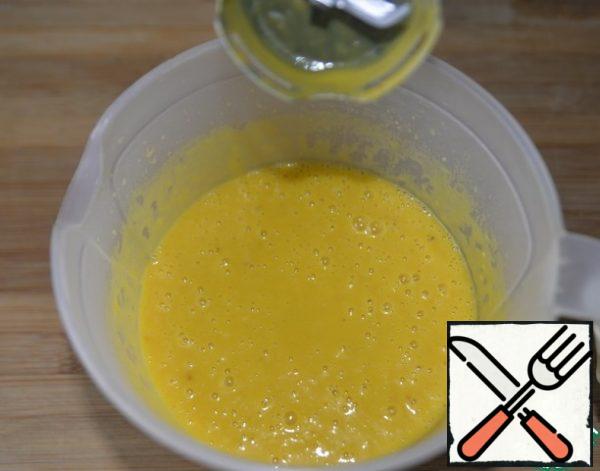 Punch the soup into the puree with a blender.