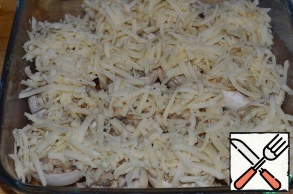 Spread the grated cheese on top, pressing it down.
Send to a preheated 180*C oven for 10-15 minutes.