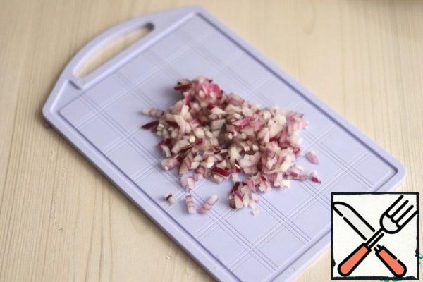 Red onion (1 PC.) cut into small cubes.