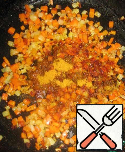 When the carrots are soft, add the curry and paprika. Stir and remove the pan from the heat.