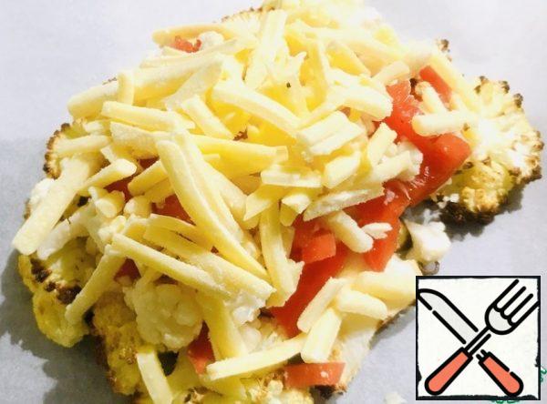 Put the fried cauliflower slice in a baking dish, top with pickled cauliflower with bell pepper, top with cheese-to taste. Put in the oven for 7-9 minutes 180*C, the cheese is browned.