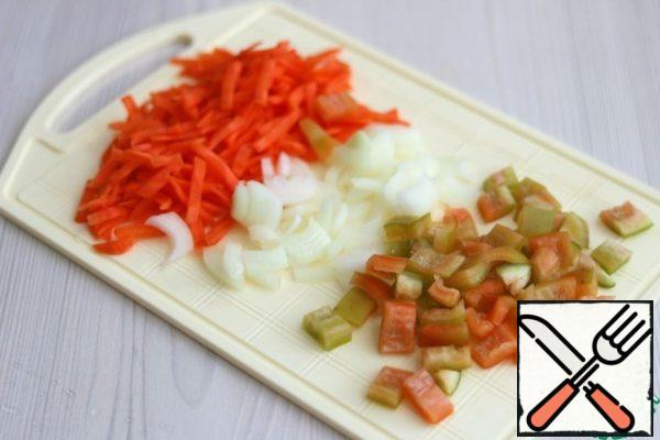 Vegetables: bell pepper (1 PC.), onion (1 PC.), carrot (1 PC.) cut into pieces/slices.