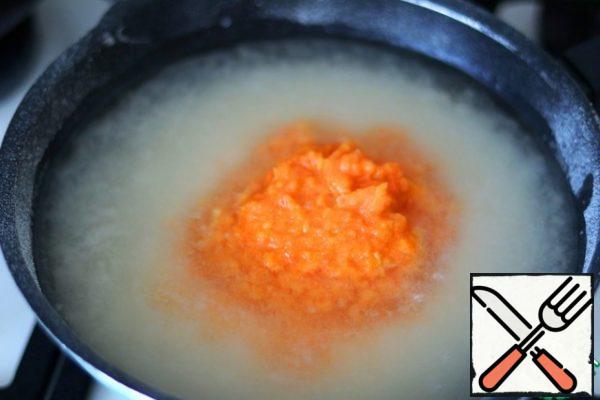 Then gradually add up to 400 ml. waters. Then add the vegetable puree. Boil the sauce to the desired consistency. Then add lemon juice, sugar, ground black pepper and salt to taste. At the end, add the butter (30 gr.). remove the Sauce from the heat.