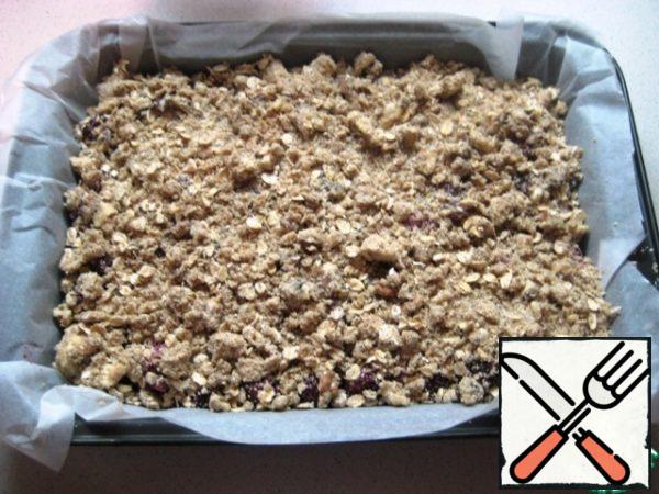 Spread the remaining crumbs over the entire surface. Send to bake in a preheated 190 degree oven for 40-45 minutes (focusing on the Golden top and features of your oven). Remove the finished product from the oven and allow to cool completely.
