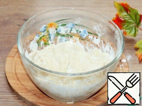 Add the flour mixture to the boiling water (hot) and quickly knead the dough.