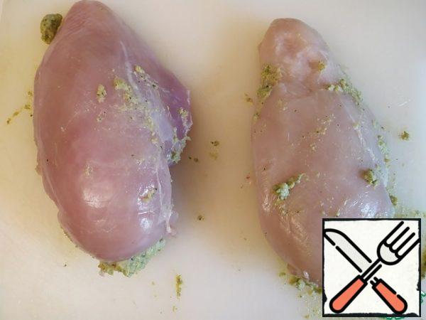 Transfer the sauce to a cooking bag and fill the chicken with it.