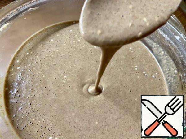 The dough should turn out like pancakes, flowing, but not too liquid.
Cover with a lid and leave for 20-30 minutes to infuse.