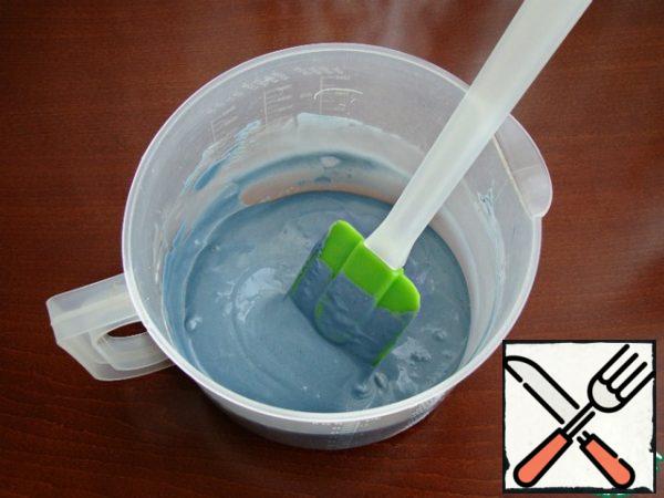 Punch the chocolate mass with a blender until smooth.