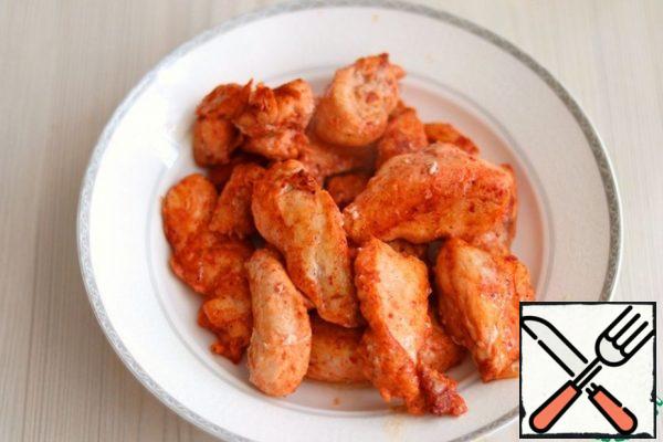 Put the fried fillet in a bowl.