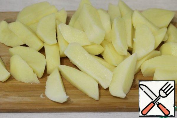 Peel and slice the potatoes.