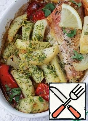 Sprinkle the potatoes with the lemon-dill mixture, mix gently and serve.
Lemon and dill are perfectly combined with potatoes and perfectly harmonize with fish. The dish turns out to be low-fat, and if you use only vegetable oil, it is perfect for a lean meal, including a festive one.