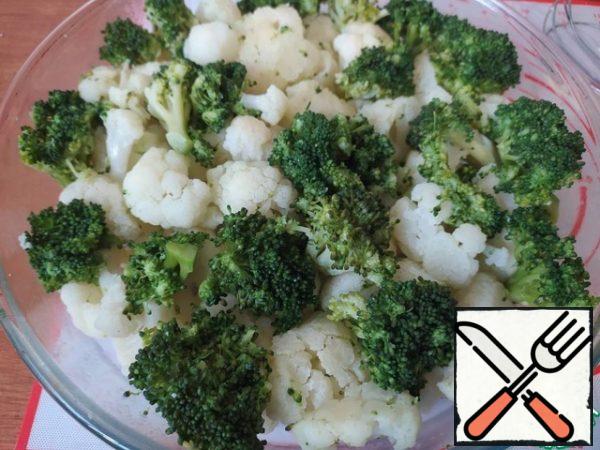 After cooking, put the cabbage in a fireproof form.
