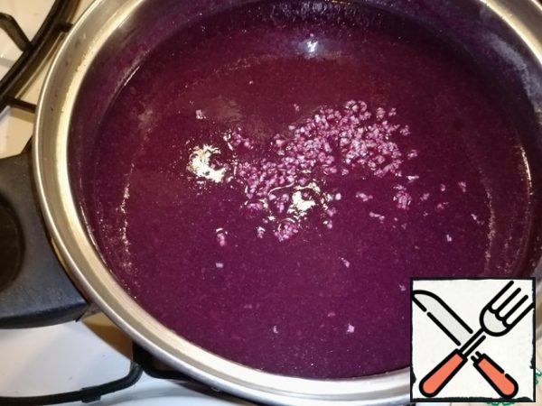 Add finely chopped garlic and sugar. Stir. Cook for 3-4 minutes.