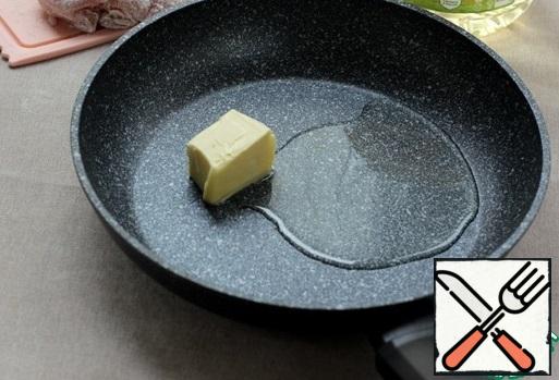 In a frying pan, heat the olein oil and 1 tablespoon of butter