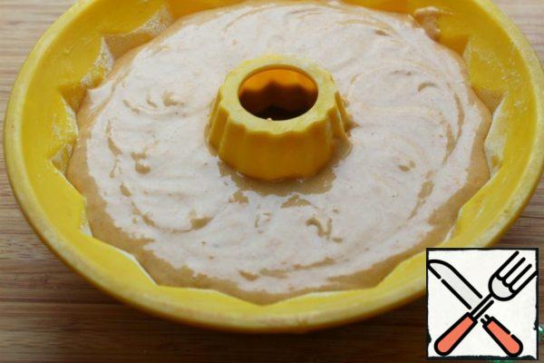 Form to grease with oil, sprinkle with flour-shake off the excess.
I have silicone, so nothing smeared.
Made for half a serving-a form with a capacity of 1.25 liters.