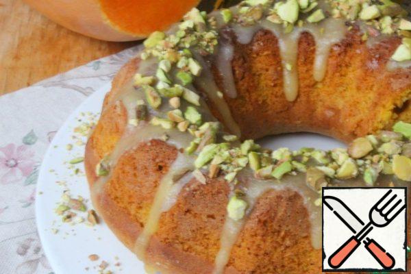 The oven is preheated to 180 degrees.
Bake for 45-50 minutes - I made half a portion and baked for 25 minutes.
Cool the cake on the grill.
RUB the powdered sugar with two tablespoons of orange juice.
Place on a cupcake and sprinkle with pistachios.
Tastes better the next day.