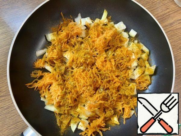Add 50 gr. grated carrots (on a small or large grater if desired), 1 tsp.seasoning for pilaf, 1/4 tsp. hops-suneli, 1/4 tsp. salt.